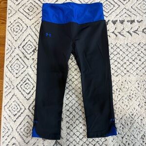 Under Armour women’s small Blue & Black Performance Capri Leggings